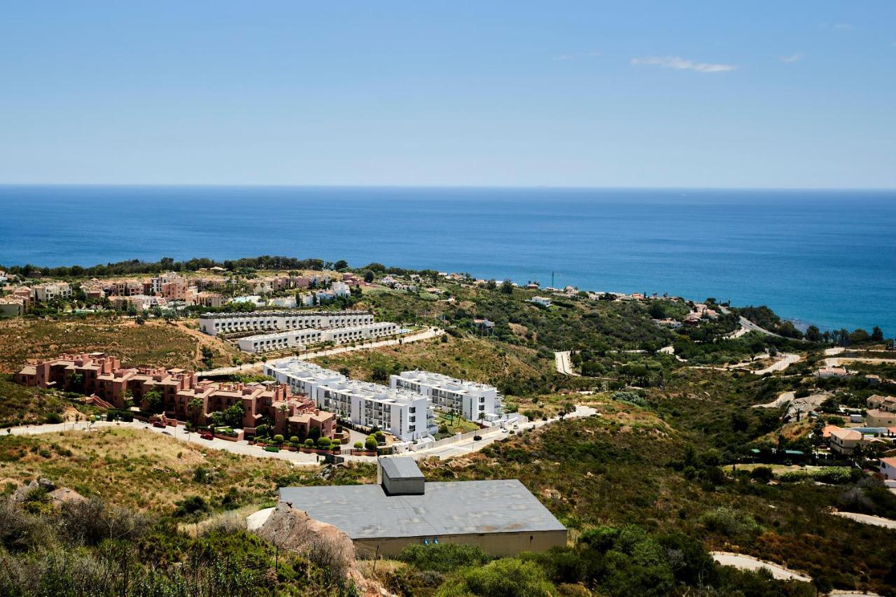Penthouse With Stunning View And Rooftop Terrace Manilva Exterior photo
