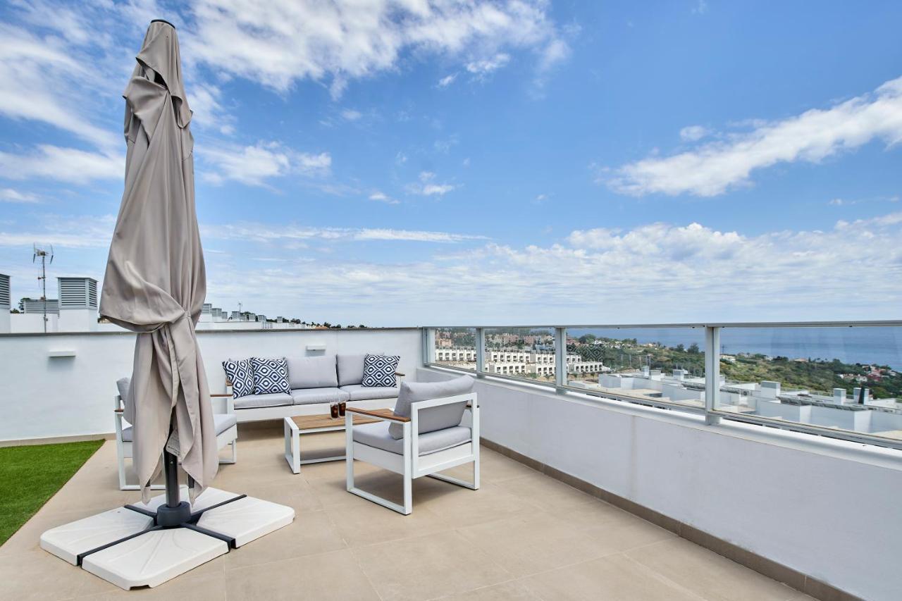 Penthouse With Stunning View And Rooftop Terrace Manilva Exterior photo