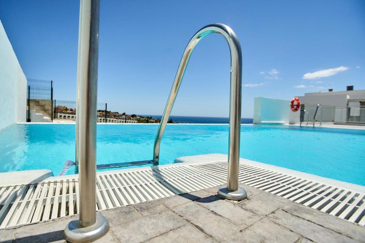 Penthouse With Stunning View And Rooftop Terrace Manilva Exterior photo